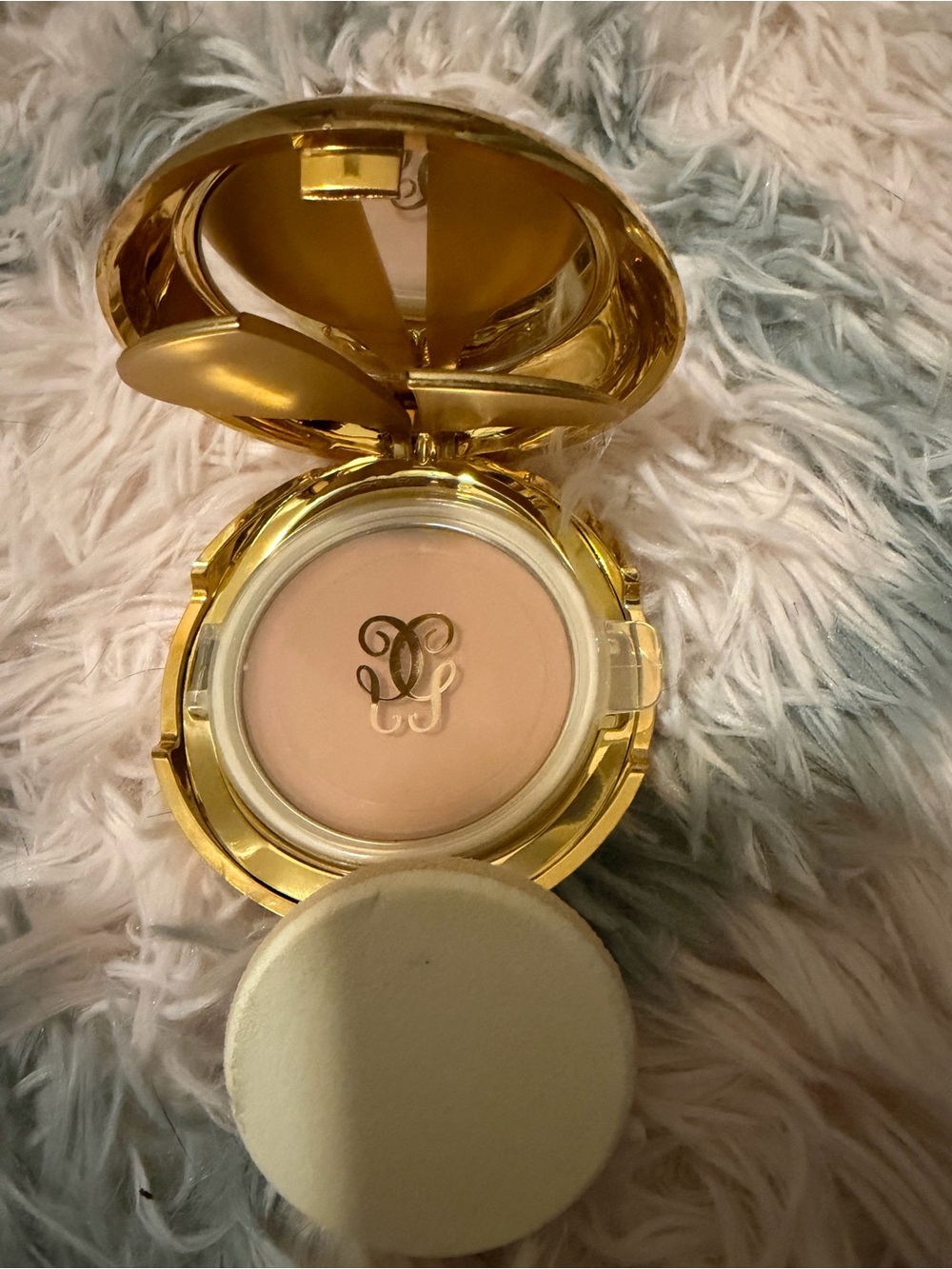 Guerlain Elegant Pressed Powder Compact - Light Beige by (Unknown)